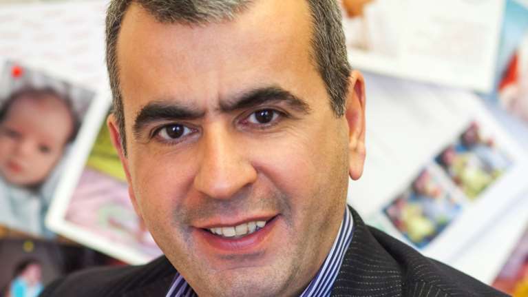 Ο γυναικολόγος Ευριπίδης Μαντούδης εξηγεί: Απαραίτητο το τεστ για τον κορονοϊό πριν τον τοκετό