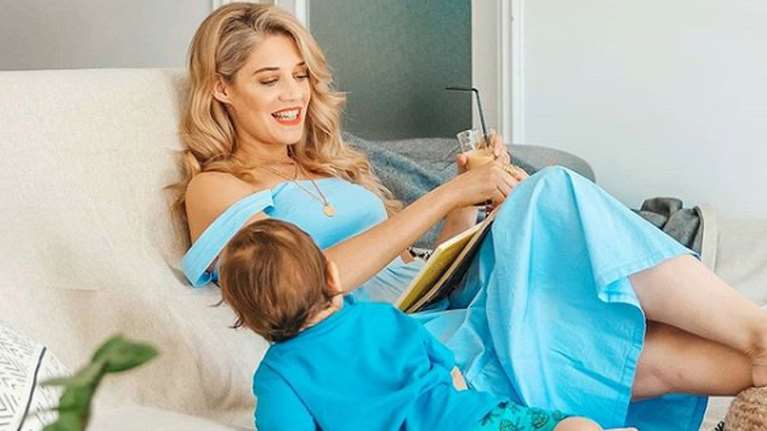 Τζένη Θεωνά: Μία σούπερ νέα μανούλα που απολαμβάνει την καθημερινότητα με τον γιο της [εικόνες]