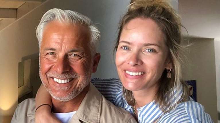 Ανίτα Μπραντ: Η συζυγος του Χάρη Χριστόπουλου ποζάρει με μπικίνι λίγο πριν γεννήσει [εικόνα]