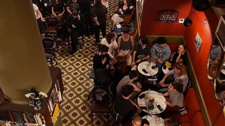 Ιστορικό καφέ της Θεσσαλονίκης έκλεισε μετά από 40 χρόνια - "Κάθε τραπέζι είχε μια ιστορία"