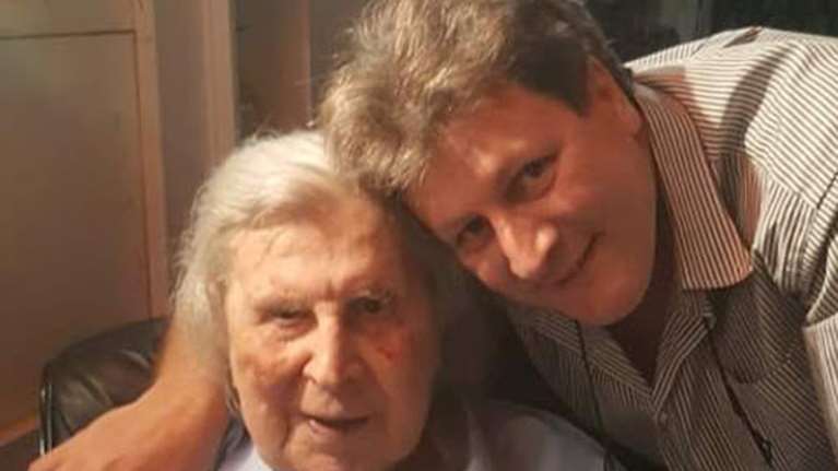 Μίκης Θεοδωράκης: Είχε συντάξει 5 διαθήκες - Εξώδικο του Νίκου Κουρή στη Μαργαρίτα, ζητά εξέταση DNA [Βίντεο]