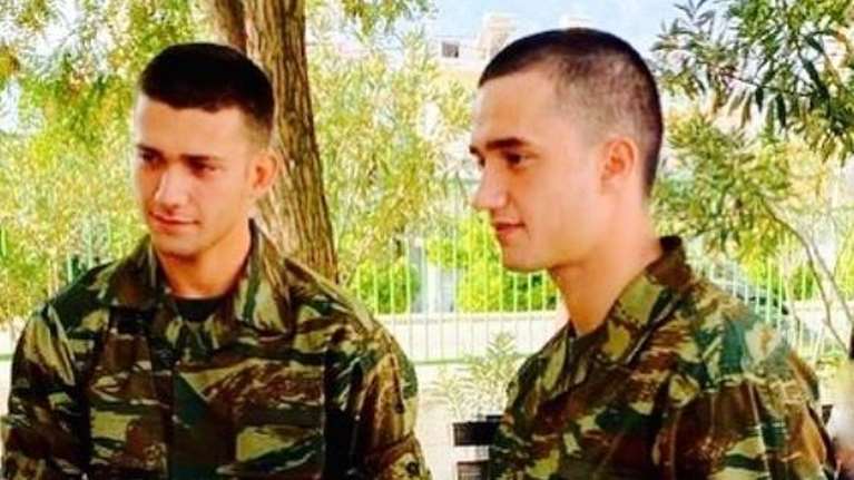 Υπερήφανοι γονείς Μπακοδήμου - Αργυρόπουλος: Κοιμηθείτε ήσυχοι, τα παιδιά μας είναι στρατό [εικόνες]