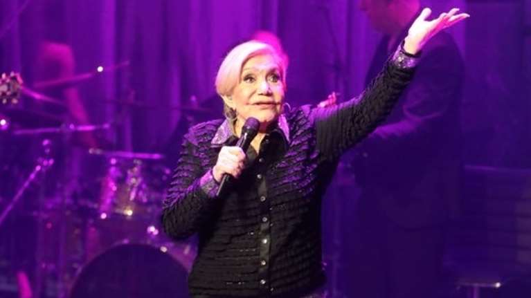 Η Μαρινέλλα στα 85 της δίνει ρεσιτάλ χορού πάνω στην πίστα και γίνεται viral!