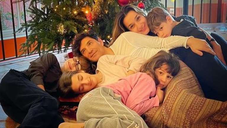 Σάκης Ρουβάς: Η πρώτη φωτογραφία ανήμερα των γενεθλίων του με το νεογέννητο ανιψάκι του