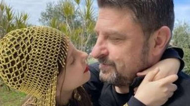 Νίκος Χαρδαλιάς - Οι τρυφερές ευχές στην κόρη του: Πόσο ξεχωριστό συναίσθημα, όταν η καρδιά μας χτυπάει έξω από το σώμα μας