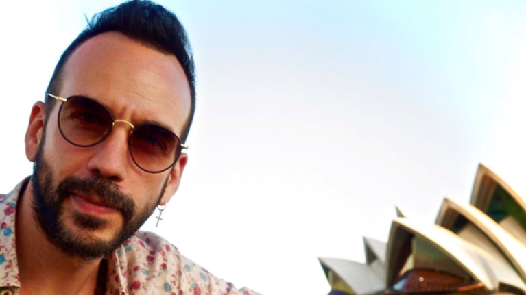 Μουζουράκης: Φωτογραφίζεται από τη νέα του σύντροφο στην καραντίνα