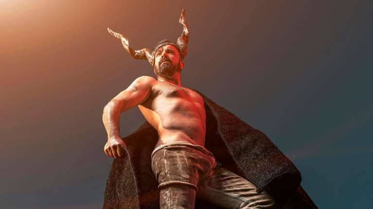 Οι σέξι αγρότες από τα Φάρσαλα επιστρέφουν με νέο ημερολόγιο για το 2024 - Με best of και για καλό σκοπό [εικόνες]