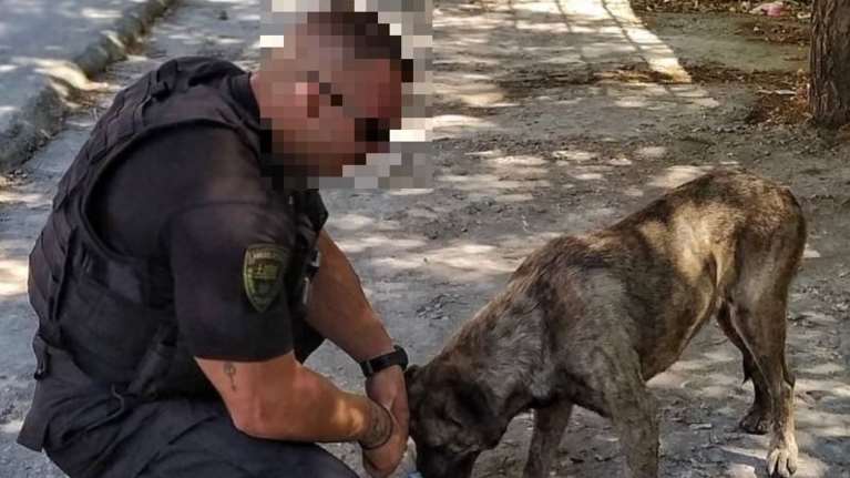 Σε διαθεσιμότητα ο αστυνομικός που έκανε delivery ναρκωτικών ακόμα και με το περιπολικό - Και ο &quot;πελάτης&quot; Ειδικός Φρουρός