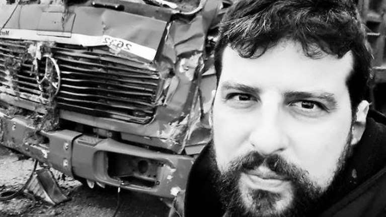 Εικόνα - σοκ: Ο γιος του Γιώργου Κύρτσου με το διαλυμένο φορτηγό του, 3 μήνες μετά το τροχαίο