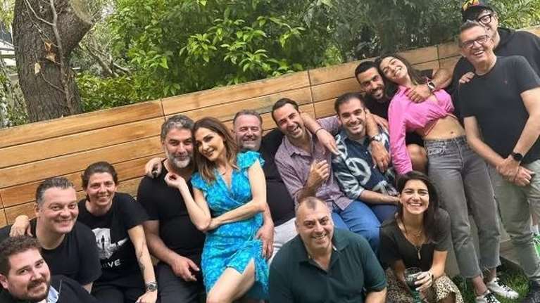 Δέσποινα Βανδή - Βασίλης Μπισμπίκης: Πρωτομαγιά με τη Μελίνα Νικολαΐδη και τον σύντροφό της