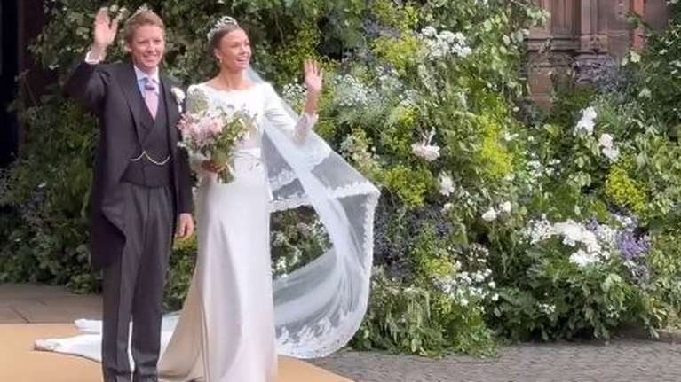 Ο πιο περιζήτητος εργένης της αγγλικής αριστοκρατίας παντρεύτηκε: Ο ρόλος του πρίγκιπα Γουίλιαμ και η απουσία της Κέιτ