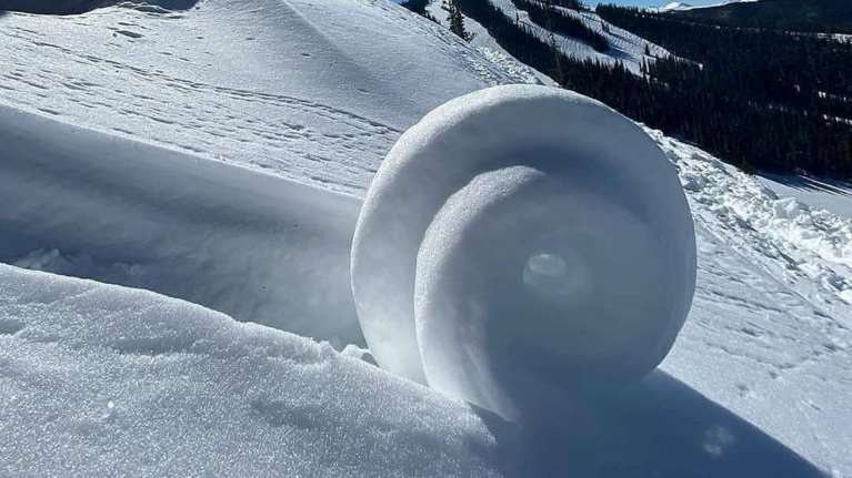 Υπέροχες εικόνες από &quot;κύλινδρους χιονιού&quot; - Ο Σάκης Αρναούτογλου εξηγεί το εντυπωσιακό φαινόμενο