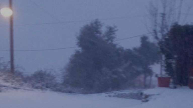 Κακοκαιρία &quot;Barbara&quot;: Πούλμαν εγκλωβίστηκε στο καταφύγιο της Δίρφυς - Επιστρέφουν με τα πόδια οι 40 επιβάτες [εικόνες]