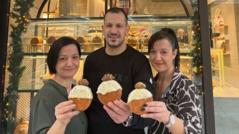 Κόλαση: Το... νταμπλ μελομακάρονο των τριών αδελφών ζαχαροπλαστών που σαρώνει στο TikTok