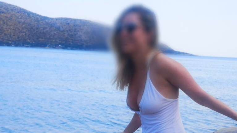 Επίθεση με βιτριόλι: Κάμερες κατέγραψαν τη δράστρια το προηγούμενο βράδυ - Δύο νέα ύποπτα πρόσωπα [Βίντεο]