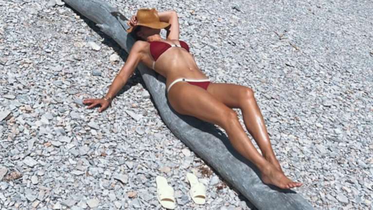 &quot;Ατελείωτο ελληνικό καλοκαίρι&quot; στην Αστυπάλαια για την Μπέττυ Μαγγίρα [εικόνες]