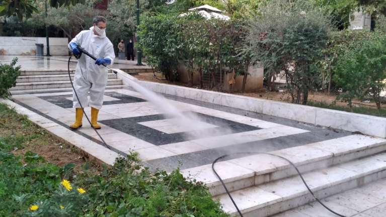 Απολυμαίνεται η Αθήνα- Δράσεις καθαρισμού σε όλο το κέντρο της πόλης [εικόνες]