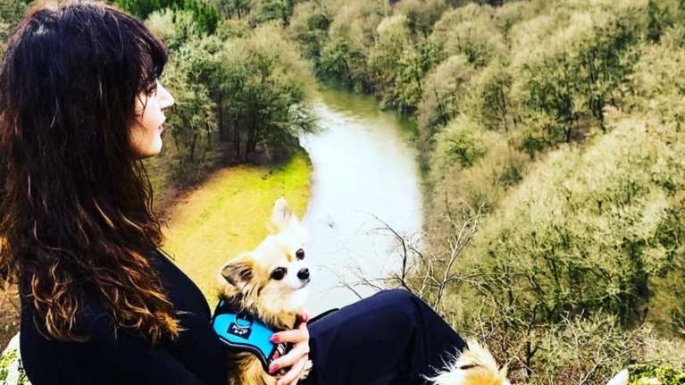 Ζωή Μαρινάκη: Η Κρητικιά που σκοτώθηκε για μια φωτογραφία - Έχασε την ισορροπία της και έπεσε σε γκρεμό 30 μέτρων [εικόνες]