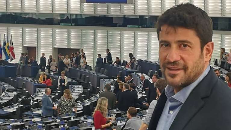 Αλέξης Γεωργούλης: Αυτές είναι οι νέες καταγγελίες - Η φωτογράφος και ο υπεύθυνος γραφείου του ευρωβουλευτή