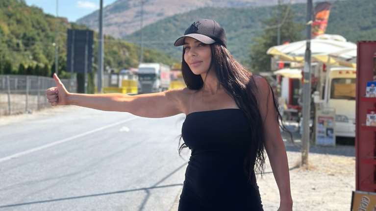 Στο νοσοκομείο η Κέλλυ Κελεκίδου: Eνα &quot;υπέροχο&quot; τριήμερο - Η φωτογραφία με την πεταλούδα στο χέρι της