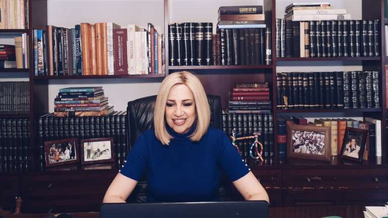 Γεννηματά: Το κράτος να επιδοτήσει το 40% των αποδοχών - Ρίσκο το άνοιγμα των σχολείων