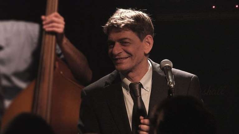 Μιχάλης Ρακιντζής: Σπάνια εμφάνιση με την κούκλα σύντροφό του - Την ξέρουμε από την tv των '90s [εικόνες]