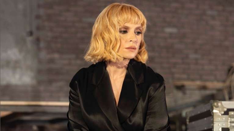 Ελεονώρα Ζουγανέλη: Στη Τήνο με φίλους - Σύννεφα στον γάμο της με τον Σπύρο Δημητρίου λίγο πριν τη δεύτερη επέτειο