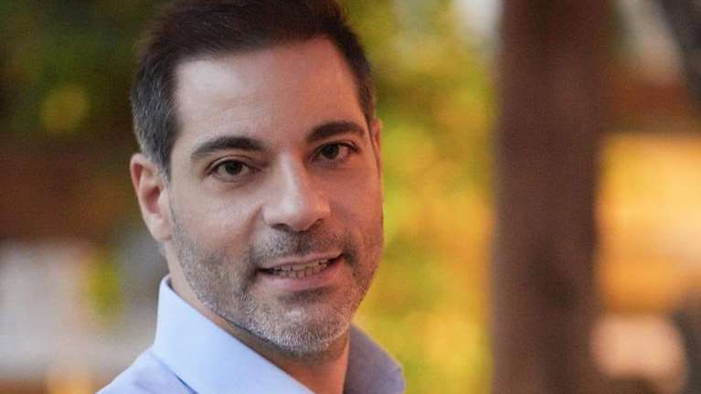 Καταγγελία σοκ από τον δήμαρχο Αλίμου: &quot;Με απειλούν άνθρωποι της νύχτας - Ανάμεσά τους και εν ενεργεία αστυνομικός&quot;