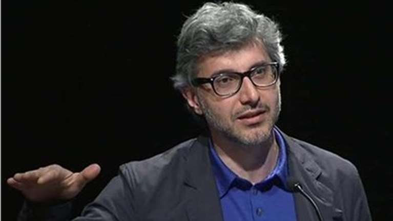 Ελληνας καθηγητής ανοσολογίας της Οξφόρδης: Αν δεν είσαι ερημίτης σε σπηλιά ή σε έρημο, η μετάλλαξη Όμικρον θα σε βρει