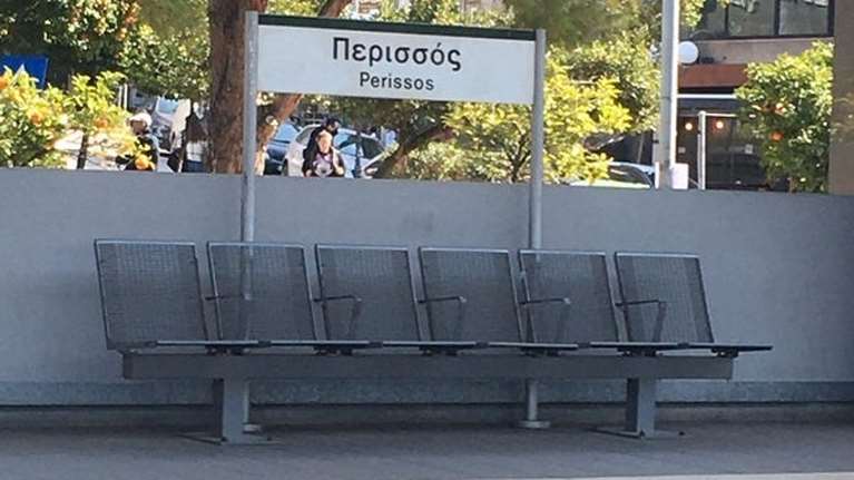 Συναγερμός στον Περισσό: Άτομο έπεσε στις γραμμές του Ηλεκτρικού  - Έκλεισαν σταθμοί