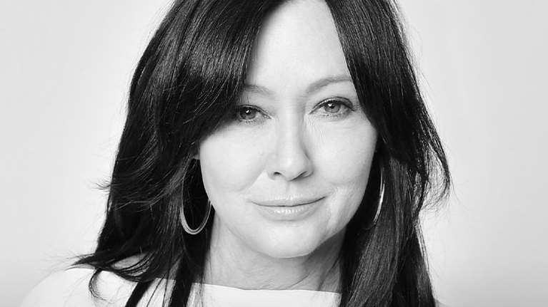 Σάνεν Ντόχερτι: H Μπρέντα του &quot;Beverly Hills&quot; πέθανε στα 53 της χρόνια, μετά από πολύχρονη μάχη με τον καρκίνο