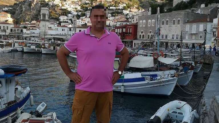 Άλιμος: "Θα δεις τι καθηγητής στον έρωτα είμαι"- "Καίνε" τα μηνύματα τον 52χρονο- Στοιχεία ότι είχε συνομιλίες και με άλλη ανήλικη