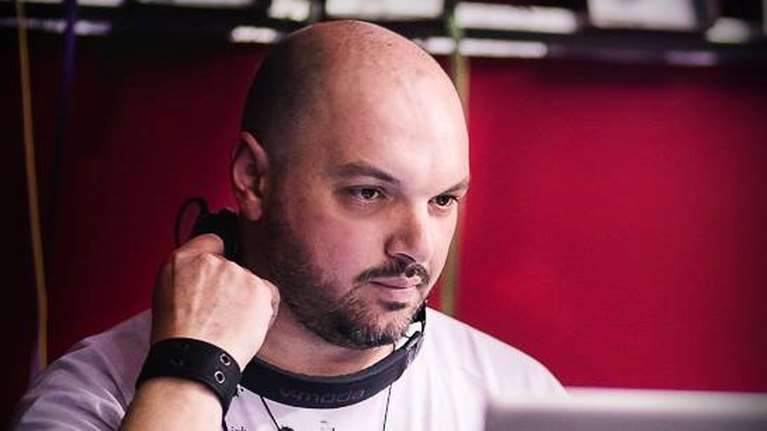 Θρήνος στην ελληνική μουσική: Πέθανε από κορονοϊό ο 39χρονος Dj Decibel