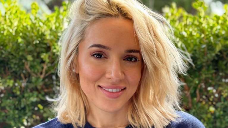 Τα γενέθλια της κατάξανθης Καλομοίρας και τα τοξικά σχόλια: &quot;Είσαι ένα πολύ συμπαθητικό κορίτσι... Γιατί τόσες παρεμβάσεις;&quot;