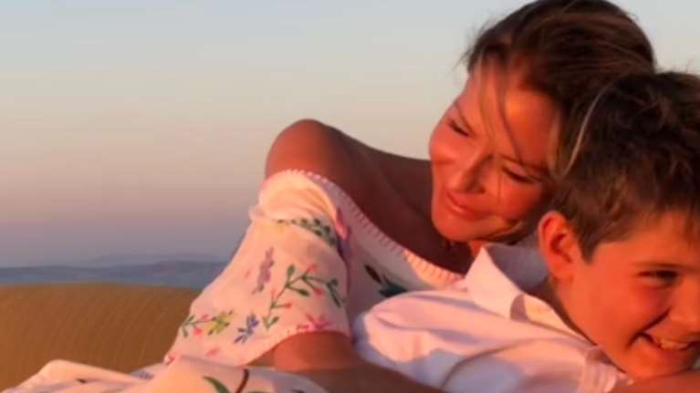 Γενέθλια στο σκάφος στην Πάτμο για τον πανύψηλο Μάξιμο Κωστόπουλο: Οι βουτιές με τη μαμά και την αδελφή του