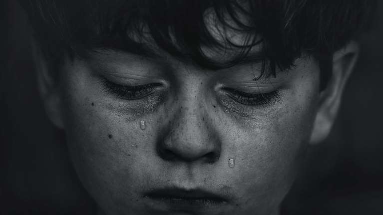 Νέα καταγγελία σοκ για το κέντρο θεραπείας ΑμΕΑ: &quot;Νόμιζα ότι το παιδί μου είχε φάει μπουνιές&quot; - Τι λέει ο φυσικοθεραπευτής