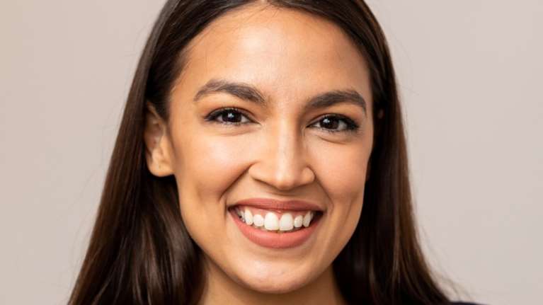 Eκλογές ΗΠΑ - Αλεξάντρια Οκάζιο Κορτές: Η λατίνα σταρ των Δημοκρατικών και νεαρότερη γερουσιαστής του Κογκρέσου