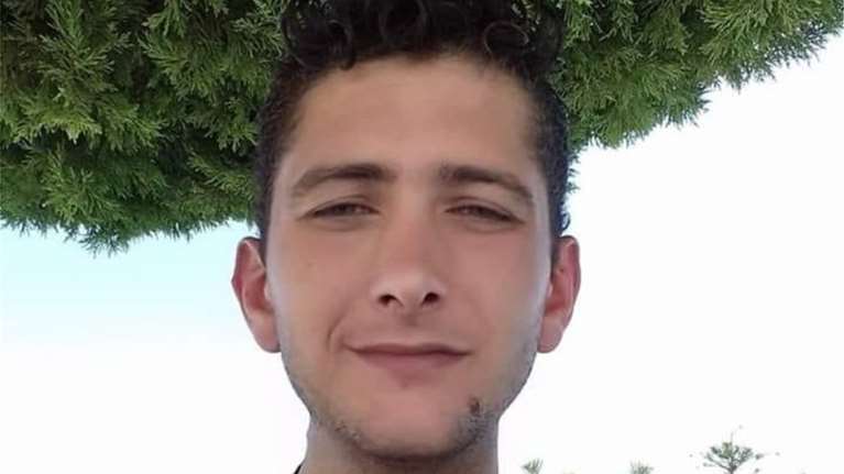 Τραγωδία στο Λουτράκι: Αυτός είναι ο 26χρονος που &quot;έσβησε&quot; στην άσφαλτο [εικόνες-βίντεο]