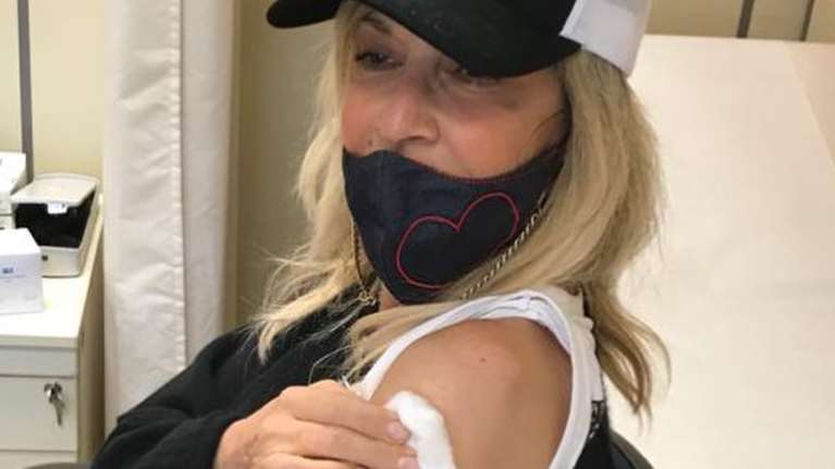 Η Άννα Βίσση έκανε το εμβόλιο για τον κορονοϊό και το... διασκέδασε [Εικόνες, βίντεο]