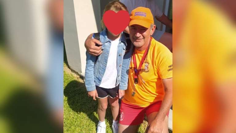 &quot;Το παιδί έβγαλε έναν πνιχτό ήχο&quot;: Ναυαγοσώστης έσωσε 6χρονο κοριτσάκι σε πισίνα ξενοδοχείου στη Ζάκυνθο