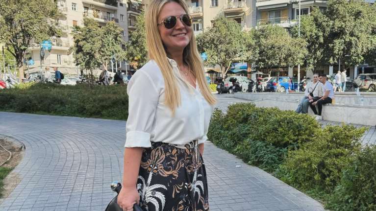 Η Νάνσυ Ζαμπέτογλου με το σοφιστικέ μανικιούρ που επιλέγουν οι Γαλλίδες αυτήν την περίοδο