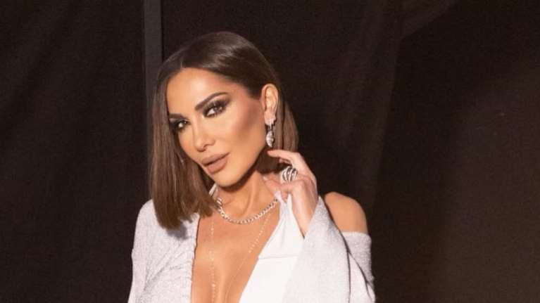 Άλλος άνθρωπος η Δέσποινα Βανδή: Η μεγάλη αλλαγή στα μαλλιά της - Έγινε ξανθιά με πολύ μακριά μαλλιά