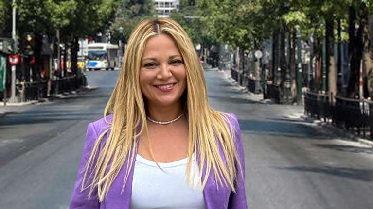 Νάνσυ Ζαμπέτογλου: Ο άψογος τρόπος που φόρεσε το κοστούμι με βερμούδα - Η τελευταία τάση της μόδας