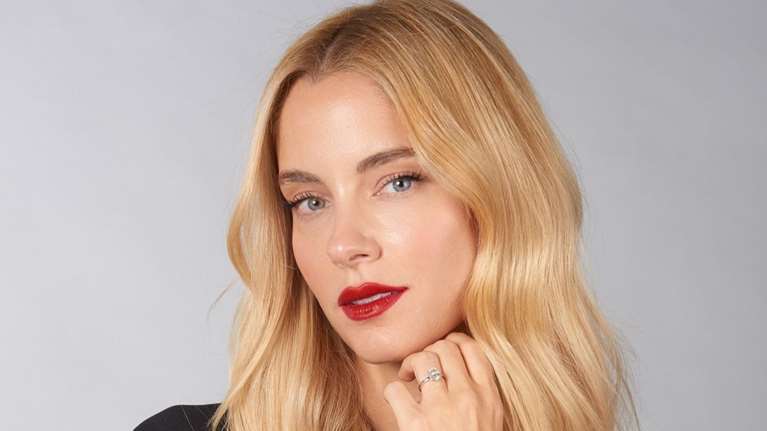 Τα γενέθλια του γιου της Δούκισσας Νομικού: Η τούρτα με φόντο την πισίνα και τον καταπράσινο κήπο