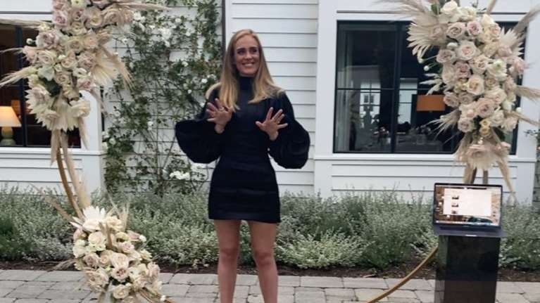 Αντέλ και Μέγκαν Μαρκλ κάνουν πιλάτες μαζί