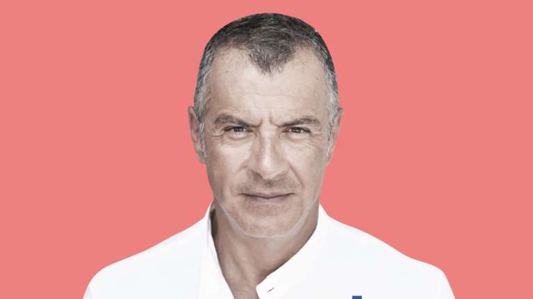 Το αιχμηρό σχόλιο του Σταύρου Θεοδωράκη: Άλαλα τα χείλη για τα κορονο-αντάρτικα των Ιεραρχών