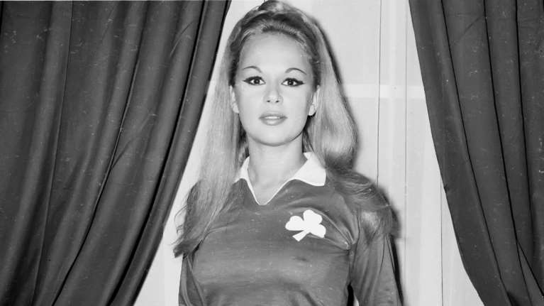 Αλίκη Βουγιουκλάκη: Η άγνωστη ιστορία με θαυμαστή της στο αυτοκίνητο [βίντεο]