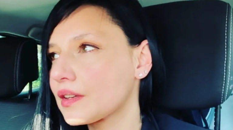 Έξαλλη η Αθηναΐς Νέγκα μετά από τροχαίο: Σας έχει τύχει ποτέ να πέσετε σε άνθρωπο τόσο ηλίθιο και αγράμματο;