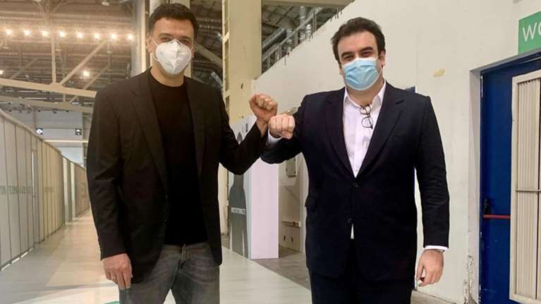 Επίσκεψη Κικίλια - Πιερρακάκη στο Mega εμβολιαστικό κέντρο του Ελληνικού: "1,5 εκ. εμβολιασμοί τον Απρίλιο"