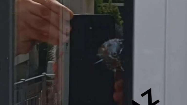 Παλλήνη: Συνελήφθη 20χρονος και ο 55χρονος πατέρας του για την επίθεση με αεροβόλο στην εφημερίδα "ΜΠΑΜ"